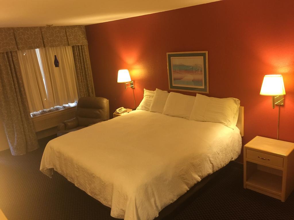 Americas Best Value Inn - Гарден-Сіті Екстер'єр фото