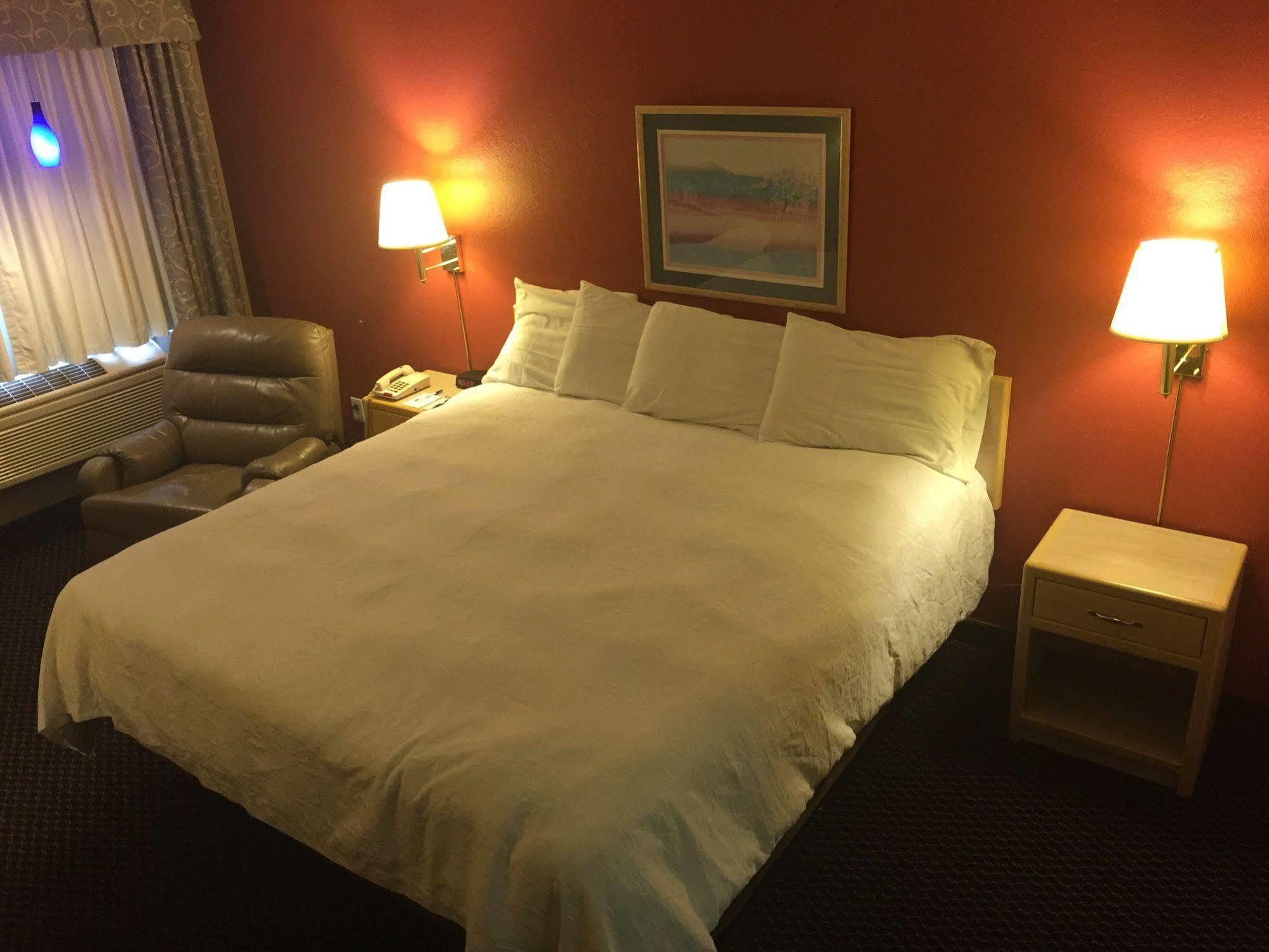Americas Best Value Inn - Гарден-Сіті Екстер'єр фото