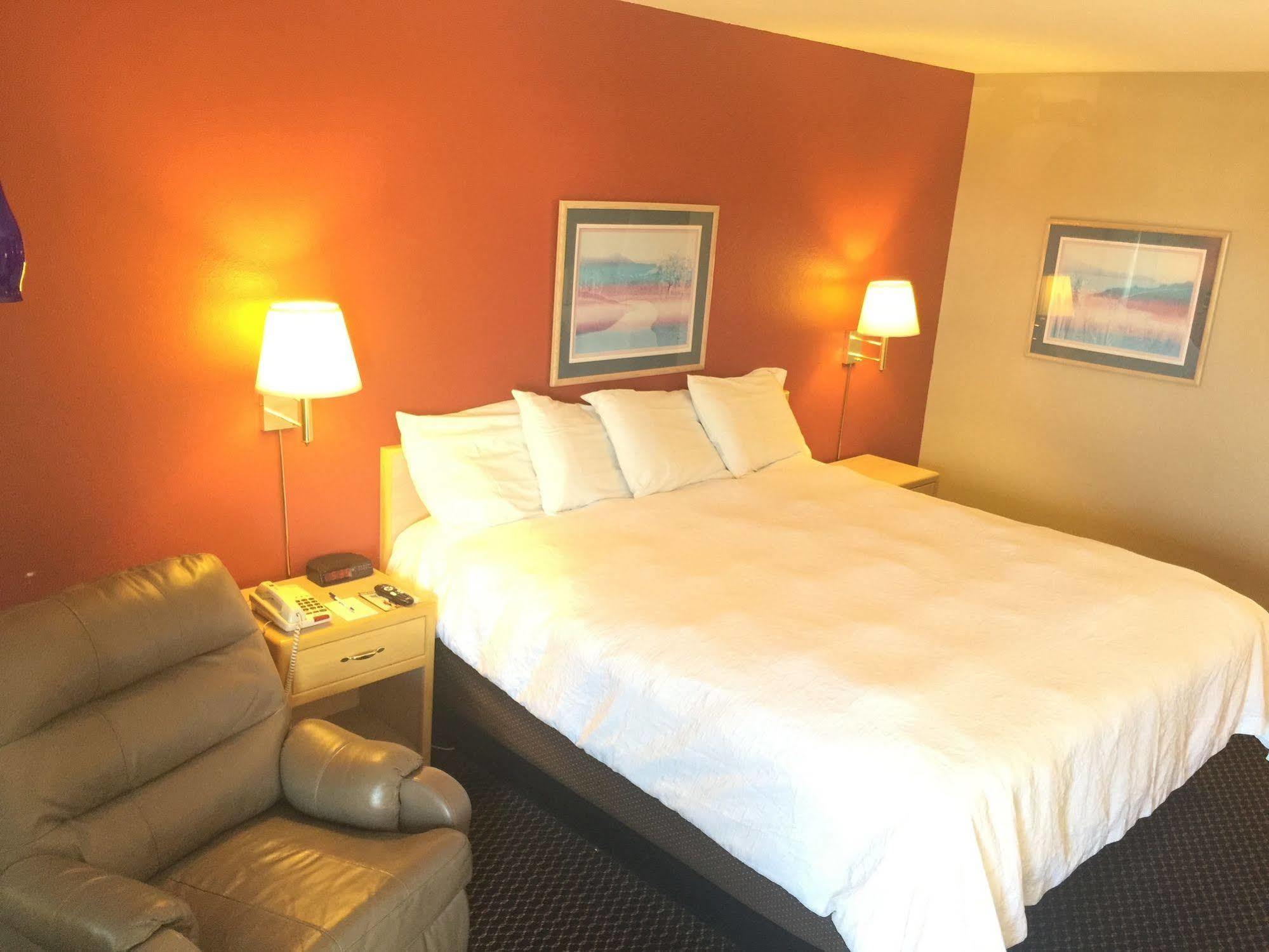 Americas Best Value Inn - Гарден-Сіті Екстер'єр фото