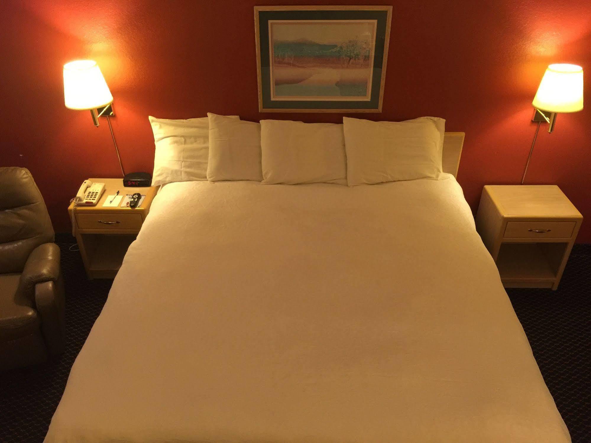 Americas Best Value Inn - Гарден-Сіті Екстер'єр фото