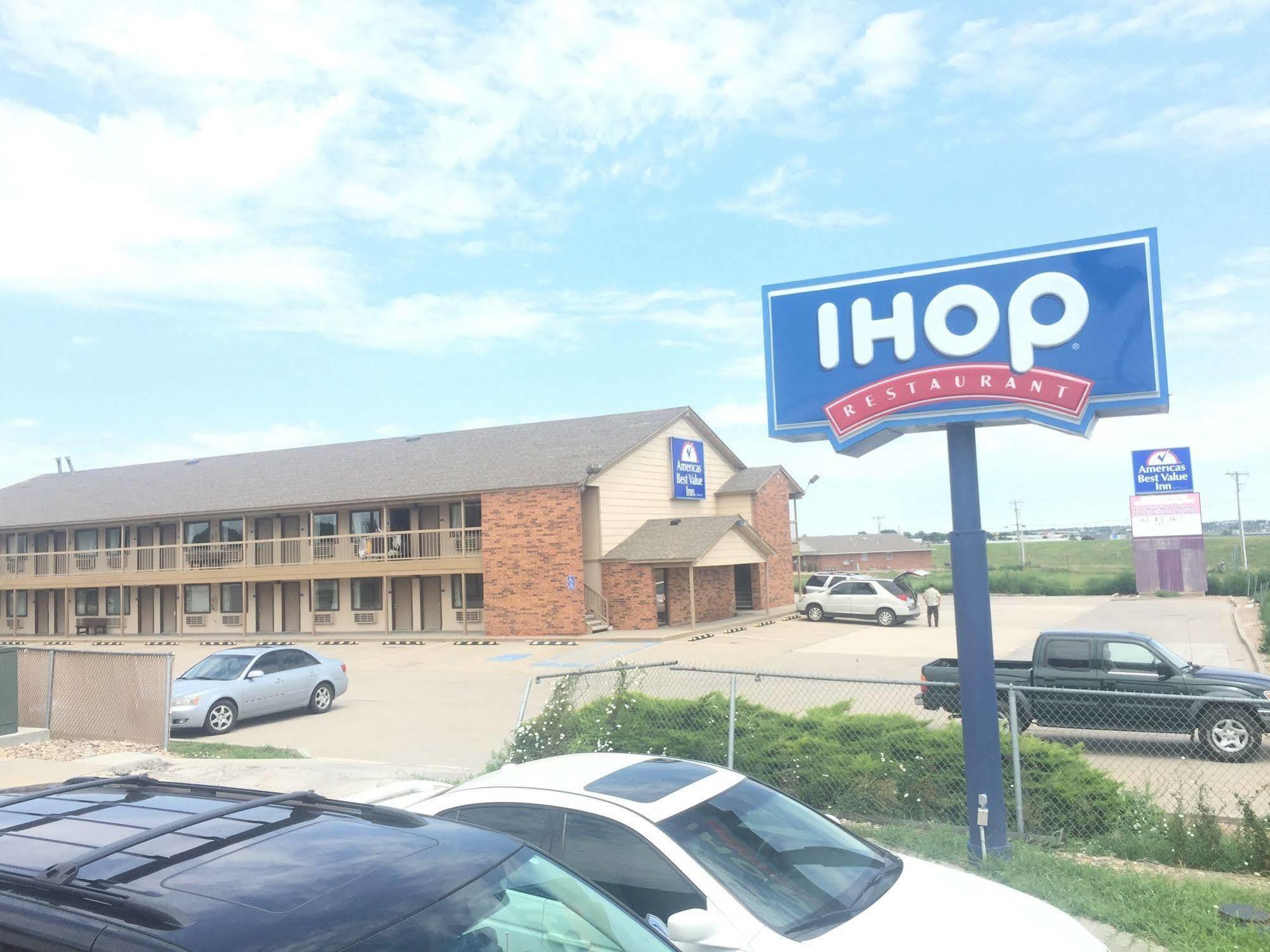 Americas Best Value Inn - Гарден-Сіті Екстер'єр фото